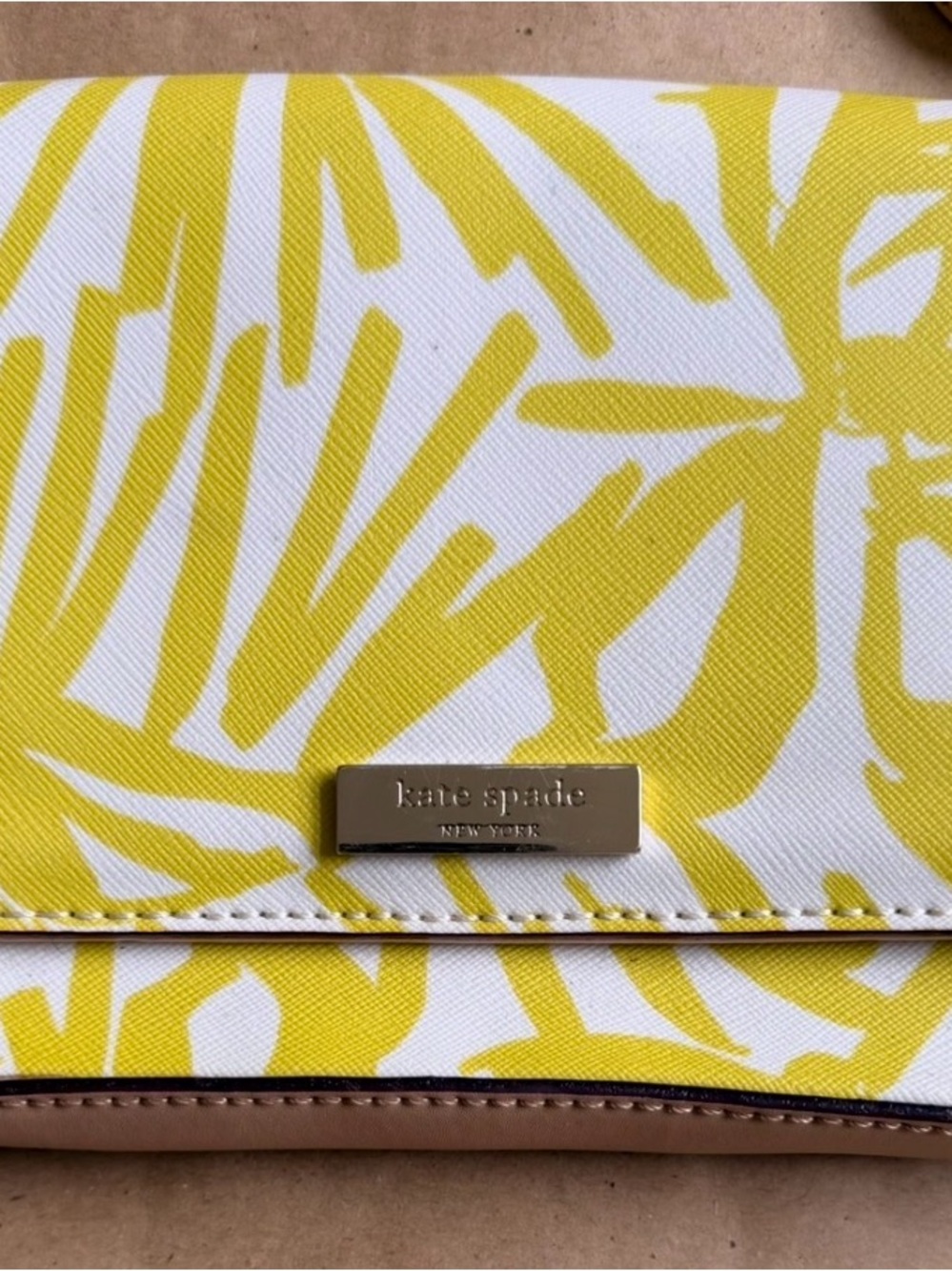 Kate Spade Sally Small Crossbody in Bright Pear Palm yellow. Rare, Excellent Con